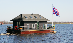 Slapen in een Varende Suite bijzondere overnachting bootje