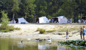 Slaap in SafariCamp Beekse Bergen Bijzondere accommodatie gezin