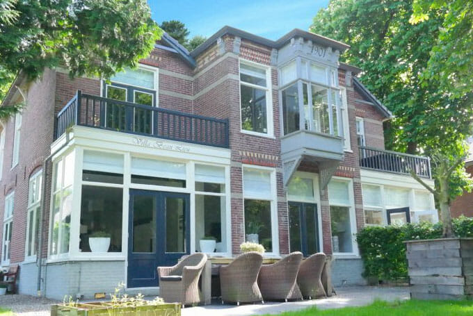 Origineel overnachten in een bijzonder pension in Bergen aan Zee
