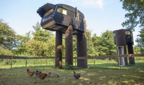 Bijzonder overnachten in een struisvogel caravan overnachting