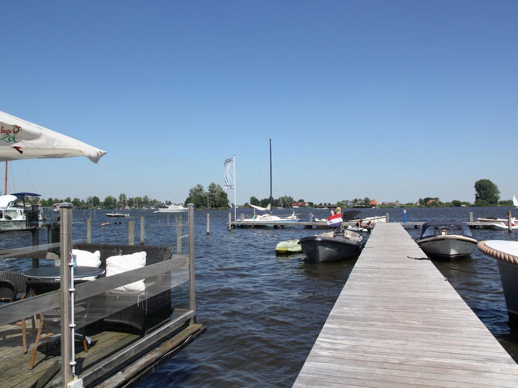 Bijzondere Overnachting Origineel Overnachten Slapen in een watervilla op het water in Friesland12