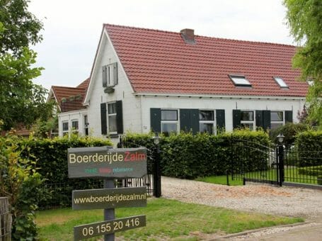 Slaap in de koeienkamer van Boerderij de Zalm