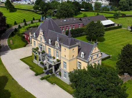 Romantisch overnachten in Kasteel de Hoogenweerth in Maastricht