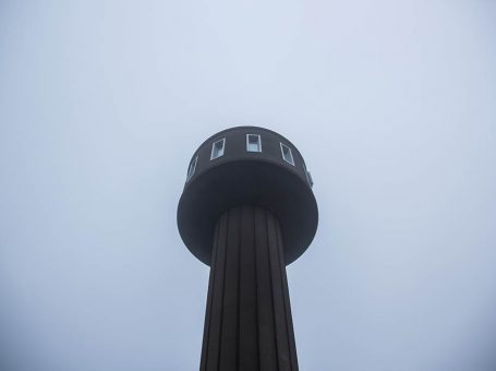 Slapen in luxe suites in de Watertoren van Nes