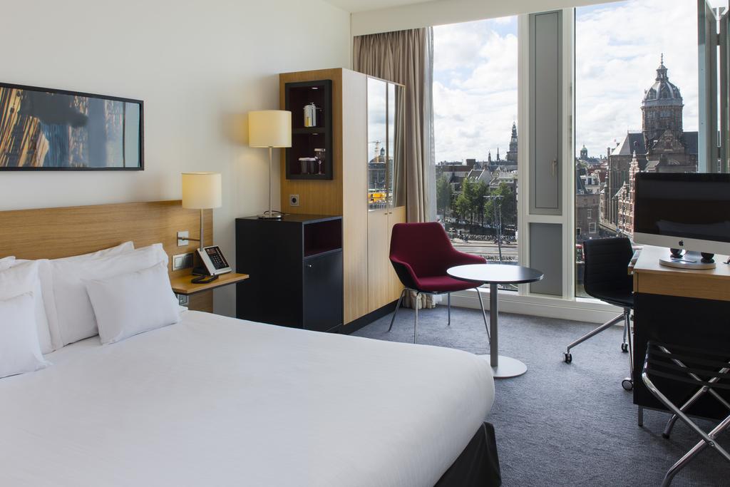 Bijzondere Overnachting Origineel Overnachten Double Tree by Hilton Hotels met prachtig uitzicht over Amsterdam2