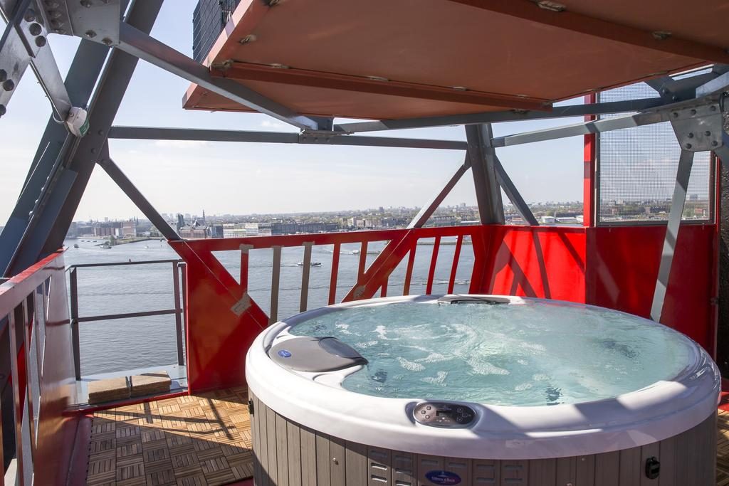 Bijzondere Overnachting Origineel Overnachten Slapen in het Faralda kraanhotel Amsterdam2