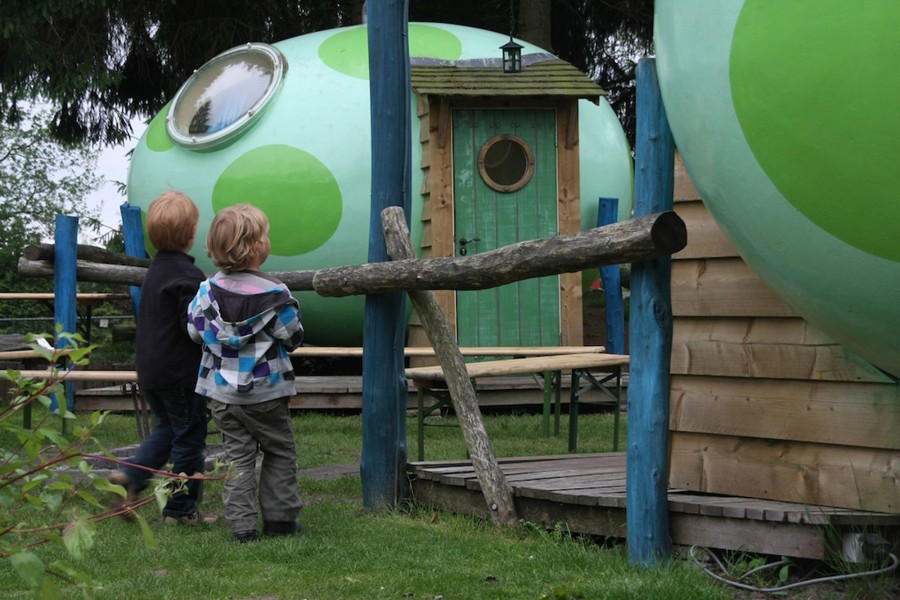 Bijzondere Overnachting Origineel Overnachten Slapen in een DrakenEi op Camping Schinkel Hoenderloo11