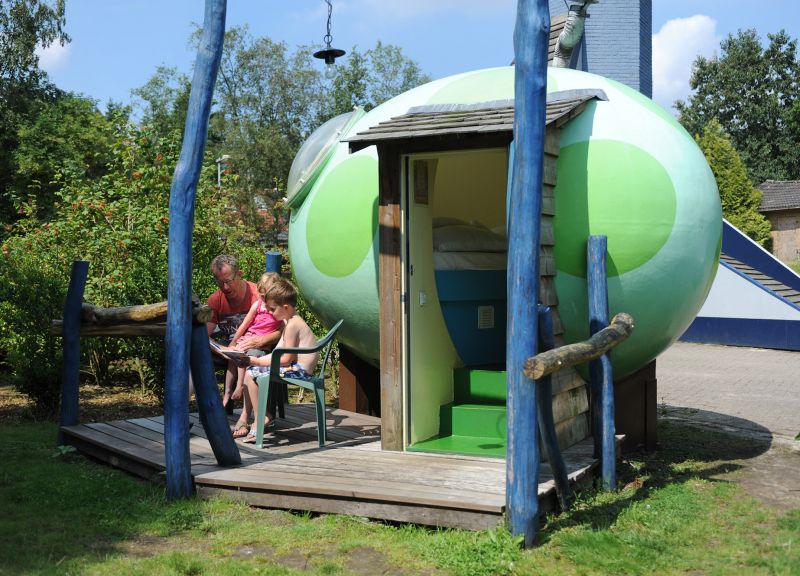 Bijzondere Overnachting Origineel Overnachten Slapen in een DrakenEi op Camping Schinkel Hoenderloo3