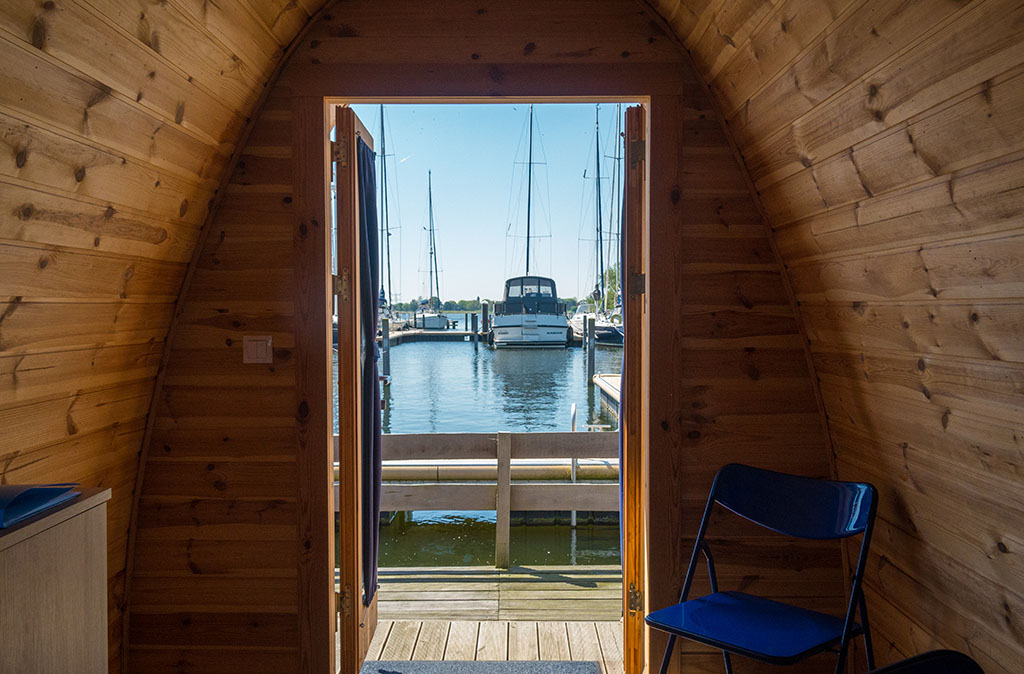 Bijzondere Overnachting Origineel Overnachten Slapen op het water in Waterbubbels bij Marina Muiderzand6
