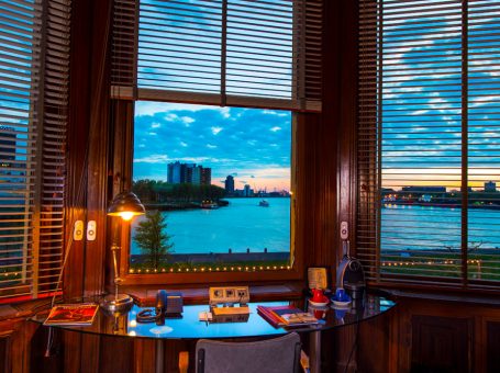 Luxe overnachten in de directiekamer van Hotel New York in Rotterdam