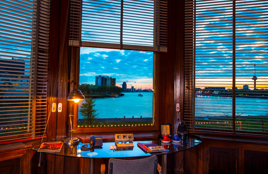 Luxe overnachten in de directiekamer van Hotel New York in Rotterdam