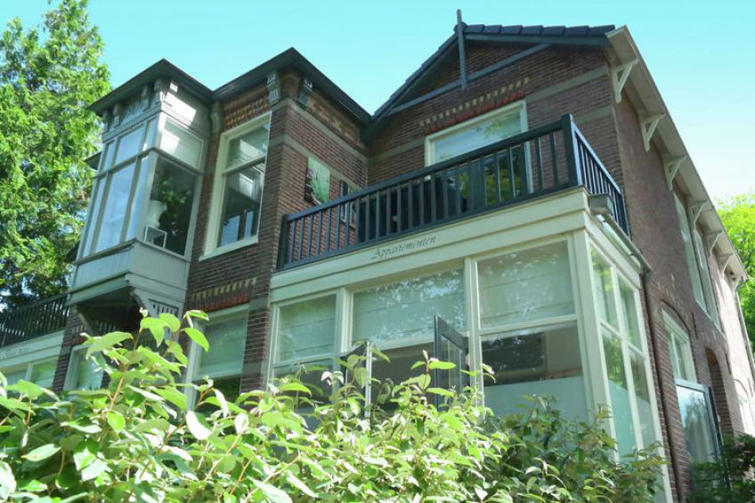 Slapen in monumentale villa Tuinpracht in Bergen aan Zee