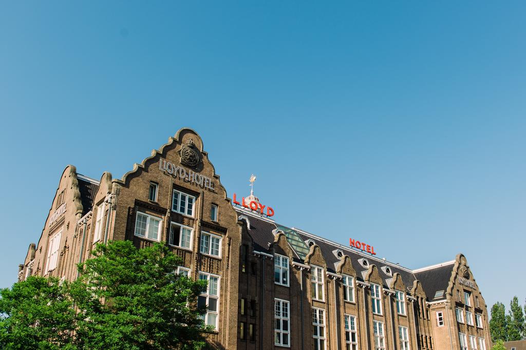 Bijzondere Overnachten Origineel Overnachten Slapen in voormalig scheepshoofdkantoor Lloyd Hotel Amsterdam1