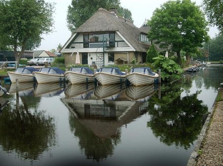 Slapen in De Mariahoeve aan het Sneekermeer in Terherne
