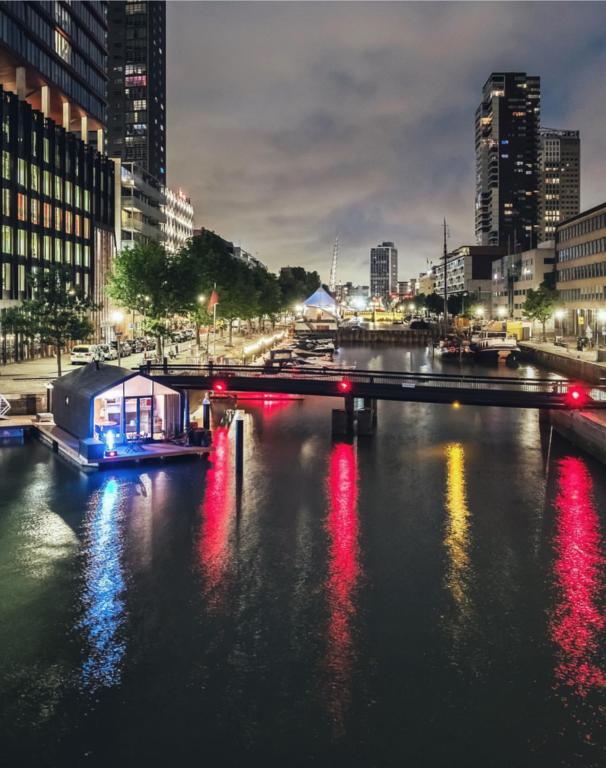 Bijzondere overnachting Origineel Overnachten Slapen op het water in Rotterdam Wikkelboat 1