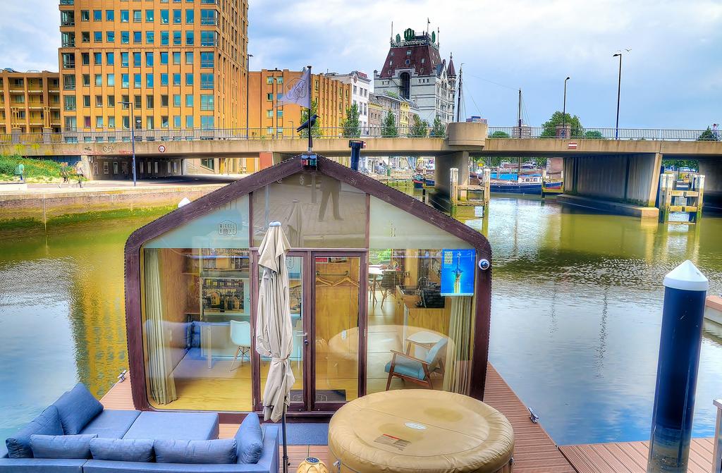 Bijzondere overnachting Origineel Overnachten Slapen op het water in Rotterdam Wikkelboat 12
