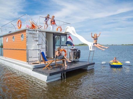 Huisboot in het Friese Warns