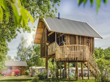 Glamping in een boomhut op vakantiepark Molke in Twente