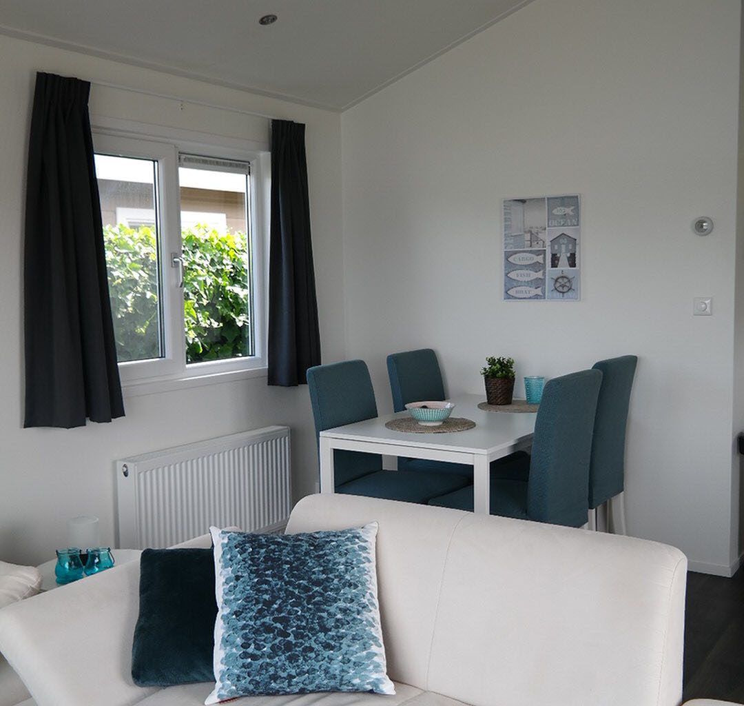 Comfortabel-vakantiehuis-met-veranda-aan-het-Brielse-meer-Camping-Marina-De-Meeuw-4