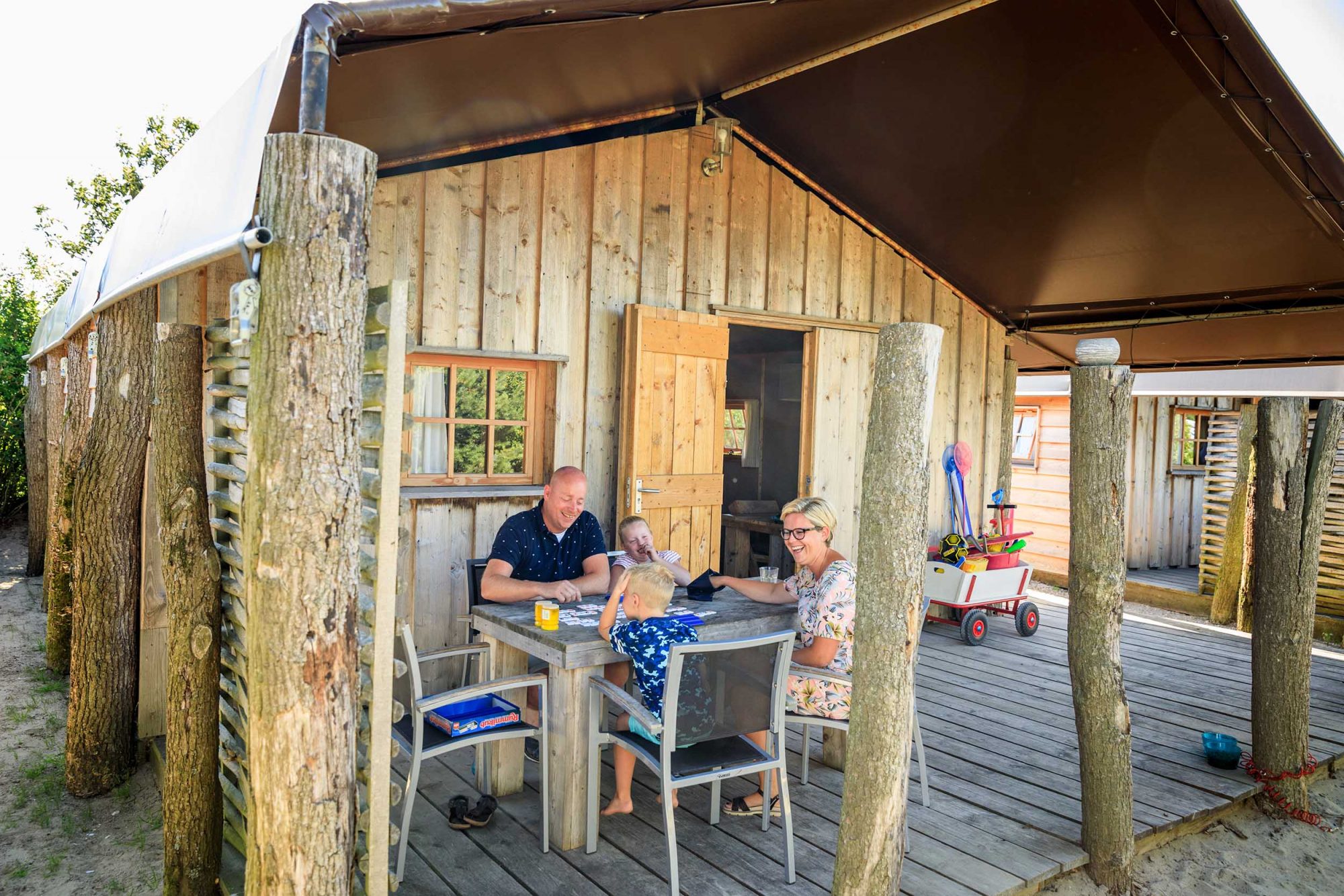 Slapen in een strandlodge op Strandpark De Zeeuwse Kust ...