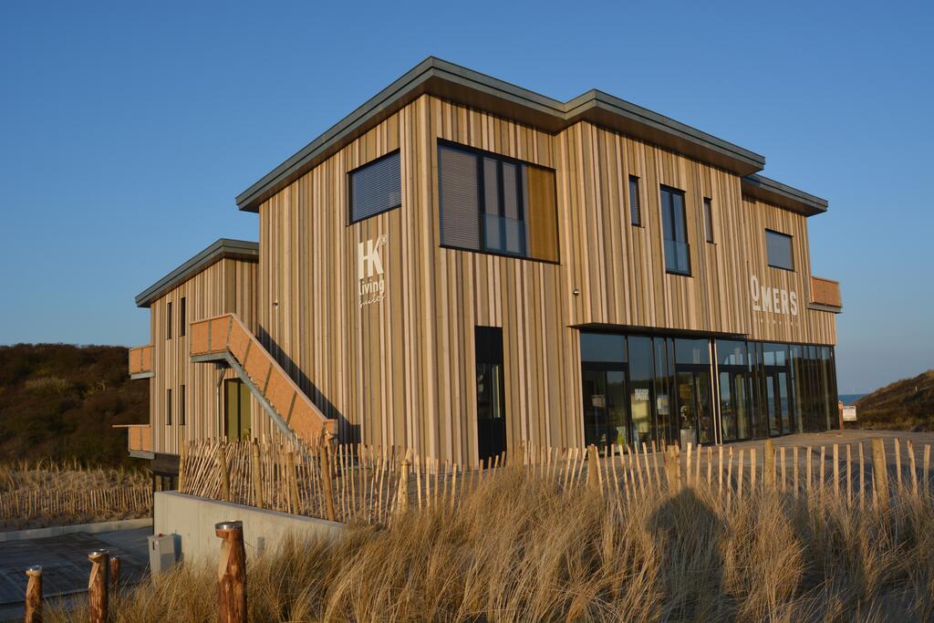 Strandhotel Zoomers met uitzicht op strand en zee