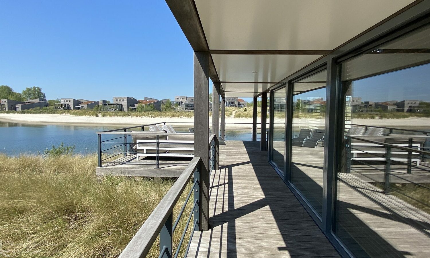 Luxe villa direct aan het strand van Ouddorp Oasis Parc Punt West huisje huren Concert at Sea 16