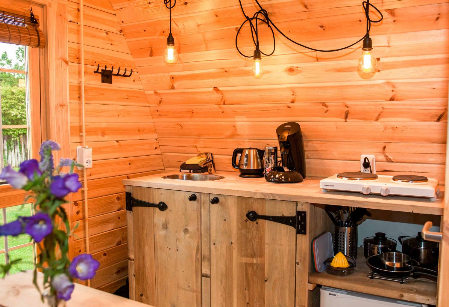 Glamping aan de Waterspiegel slapen met alpacas Zeeland CampingPod 3