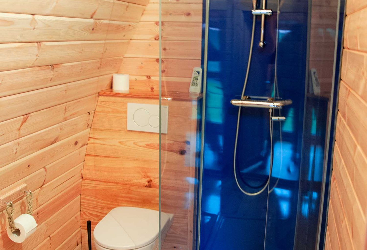 Glamping aan de Waterspiegel slapen met alpacas Zeeland CampingPod 5