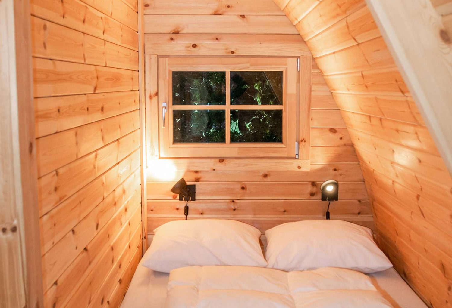 Glamping aan de Waterspiegel slapen met alpacas Zeeland CampingPod 7