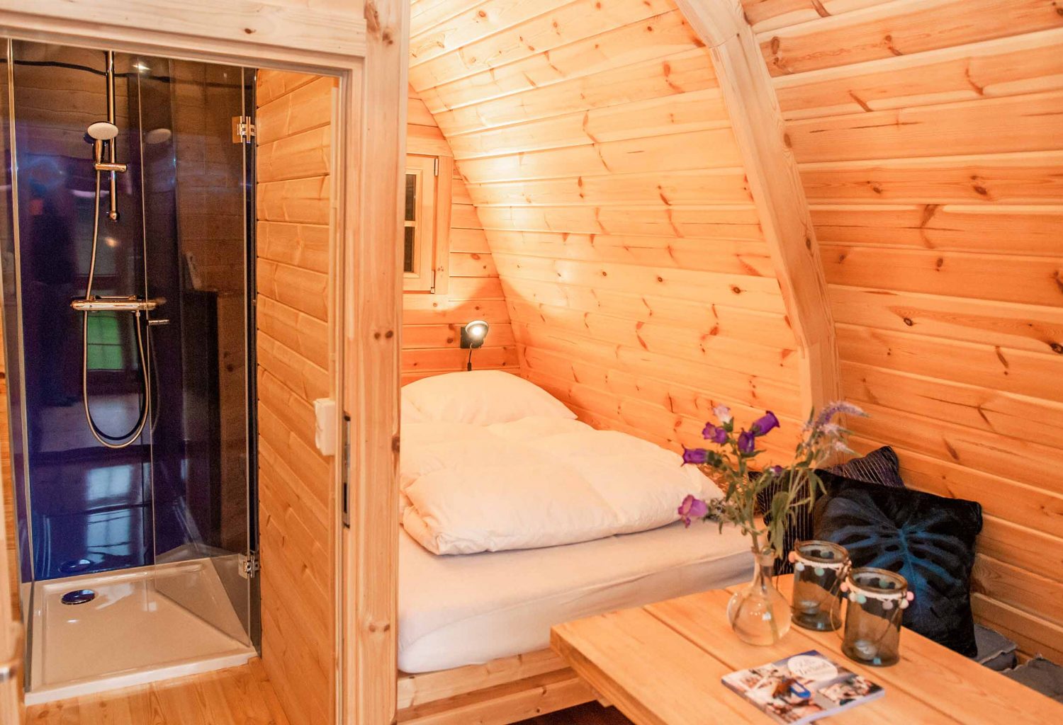 Glamping aan de Waterspiegel slapen met alpacas Zeeland CampingPod 8