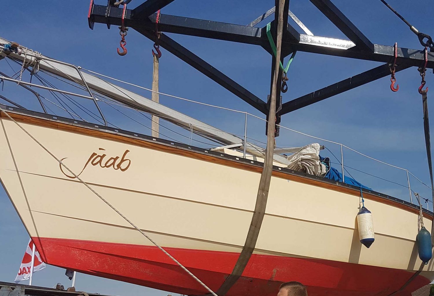 Slapen op een zeilboot op het droge aan de Zeeuwse Kust